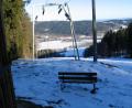 Bild: bkr
Eine Sitzbank bei der Bergstation lädt Wanderer ein, einen Blick in das Punreuther Becken zu werfen.