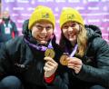 Bild: Arndt Falter
Miriam Reisnecker (rechts) und Marius Bauer freuen sich über WM-Gold im Teamsprint.