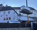 Bild: ge
Vom Lastwagen aus in den Innenhof: erste Stufe der Spezialaktion.