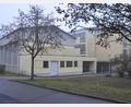 Bild: ak
Das neue Gebäude der Offenen Ganztagsschule wird mit dem Schulgebäude (rechts) mittels Verbindungstrakt verbunden.