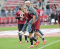 Bild: Daniel Löb/dpa
Nick Seidel (l) soll langfristig eine tragende Rolle beim FCN übernehmen.