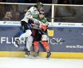 Archivbild: Hubert Ziegler
Die Erding Gladiators (weiße Trikots), Ligakonkurrent des ERSC Amberg (im Bild Felix Schwarz) in der Eishockey-Bayernliga, haben auf dem Transfermarkt zugeschlagen.