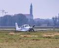 Bild: Armin Weigel/dpa
Bei der Notlandung eines Kleinflugzeuges entstand ein Schaden im fünfstelligen Bereich.