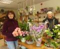 Bild: rn
Das Team Herbert Fischer und Silvia Hey beendet zum Monatsende sein Engagement für Blumenfreunde aus Eschenbach um Umgebung. "Blumen-Fischer" schließt nach jahrzehntelangem umfassenden floristischen Service.