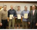 Bild: gru
Drei neue Träger der Bürgermedaille gibt es in Edelsfeld. Von links Zweiter Bürgermeister Hans Klann, Horst Zagel, Peter Nibler, Thilo Winter und Erster Bürgermeister Hans-Jürgen Strehl.