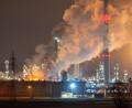 Bild: Lars Haubner/NEWS5/dpa
Eine Woche nach dem Feuer in der Raffinerie steht die Anlage weitgehend still. (Archivbild)