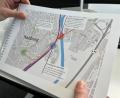 Bild: ihl
Die Grafik in der Informationsbroschüre des Staatlichen Bauamtes Amberg-Sulzbach zeigt den neuen Verlauf der Staatsstraße, wodurch der Bahnübergang beseitigt wird.