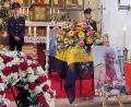 Bild: bsc
Über 400 Gläubige wohnten in Friedenfels der Trauerfeier von Helga Freifrau von Gemmingen-Hornberg statt. Bereits Stunden vor dem Gottesdienst am Samstag hatte die Freiwillige Feuerwehr die Sargwache übernommen