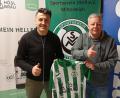 Bild: Tobias Eckert/exb
Mohamed Tamo (links) wird zur kommenden Spielzeit neuer Trainer beim SV Mitterteich. Sehr zur Freude des SV-Vorsitzenden Roland Eckert.