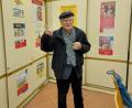 Bild: lg
Nach über 40 Jahren verabschiedet sich Theo Männer von der Museumsleitung. An den Schrankwänden des Museumsbüros erinnern Plakate an die regelmäßigen Sonderausstellungen in all den Jahren.