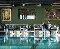 Bild: jut
Als würde man im Louvre schwimmen: Neben dem großen Indoor-Becken hängen zwei große Ölgemälde von Hans Nowak an der dunkelgrünen Wand. Alles Originale, heißt es.