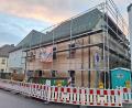 Bild: bl
Am "Löwenhof" in Pfreimd hat die Sanierung begonnen. Das Gebäude ist inzwischen entkernt. Nächster Schritt ist die Ertüchtigung von Dachstuhl und Dachflächen.