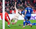 Bild: Sven Hoppe/dpa
Thomas Müller (Mitte) und die Bayern taten sich gegen Bratislava lange schwer.