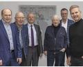 Bild: Michael C. Geiss
Bei der Jahreshauptversammlung der Conrad-Sportförderung wird der Vorstand des Vereins neu gewählt (von links): Hermann Schlosser, Rudolf Stepper, Bürgermeister Hermann Falk, Günter Simmerl, Klaus Conrad und Werner Conrad.