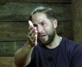 Bild: ---/RTL/dpa
Realitystar Maurice Dziwak wurde von Zehnkämpfer Jürgen Hingsen zum Weinen gebracht.