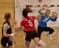 Bild: gud
Torfrau Marie Fichtinger (rechts/Szene aus dem Spiel gegen Nabburg/Schwarzenfeld) war beim Sieg bei der SG Helmbrechts ein wichtiger Rückhalt.