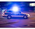 Symbolbild: Lino Mirgeler /dpa
Ein verbaler Streit rief die Polizei Weiden auf den Plan. Am Ende gab es bei dem Vorfall in der Christian-Seltmann-Straße zwei leichtverletzte Polizisten und eine ganze Reihe Anzeigen.