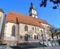 Bild: Petra Hartl
Der Kirchenstiftung gehört nur die Kirche selbst. Das Areal rund um St. Marien ist städtisch. Aus diesem Grund muss auch die Stadt wieder das derzeit fehlende oberste Drittel des Treppenaufgangs einsetzen. Die schweren Treppen aus Granitstein lagern im Kirchenumfeld.