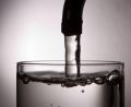 Symbolbild: Lukas Schulze/dpa/dpa-tmn
Das Trinkwasser im Stadtgebiet Waldsassen kommt wegen der Sanierung und Erweiterung der Entsäuerungsanlage Breitenbrunn vorübergehend aus anderen Brunnen.
