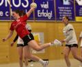 Bild: mhs
Maja Müller (links) und ihre Teamkolleginnen von der HSG Nabburg/Schwarzenfeld empfangen am Samstag die SG Helmbrechts/Münchberg.