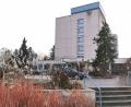 Bild: Portner
Die Zukunft der Asklepios-Klinik Oberviechtach ist offen, das Gutachten noch nicht abschließend fertig. Doch es gibt einen Lichtblick: Die Wiederaufnahme in die Standortliste für Sicherstellungsleistungen ist am 9. Januar 2025 erfolgt.