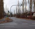 Bild: Stadt Tirschenreuth/Mirco Streich
Dieser Bereich der Mühlbühlstraße mit dem neben der Straße verlaufenden Fuß- und Radweg (links) wird auf Grund von Baumfällarbeiten am Montag, 10. Februar ab ca. 8:30 Uhr immer wieder voll gesperrt.