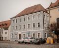 Bild: Michael Golinski/Stadt Amberg
Die drei Parkplätze am Schrannenplatz werden zu Kurzzeitparkplätzen – der Behindertenparkplatz bleibt unverändert.