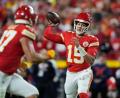 Bild: Charlie Riedel/AP/dpa
Patrick Mahomes und Travis Kelce haben bereits drei Super Bowls zusammen gewonnen.