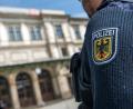 Bild: Bundespolizei / exb
Die Bundespolizei Waidhaus nahm am Weidener Bahnhof einen gesuchten Straftäter fest.