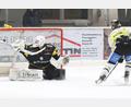 Bild: Roland Halmel
Ein ganz wichtiges Tor: Brandon Walkom trifft hier zum 3:4 für den ERSC. Am Ende siegen die Amberger noch mit 6:4 im ersten Spiel der Abstiegsrunde in Schongau.