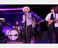 Bild: prh
Der charismatische Sänger und Blusharpspieler San2 begeistert mit seiner Band "Soul Patrol" am Schafferhof mit einem mitreißenden Blues- und Soulkonzert.