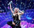 Bild: Jussi Nukari/Lehtikuva/dpa
Erika Vikman feiert ihren Sieg beim finnischen Vorentscheid für den Eurovision Song Contest.