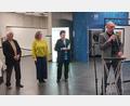 Bild: gmü
Christoph Helms eröffnet mit Petra Vorsatz, Christine Schmid, und Otto Dünne (von rechts) die Vernissage