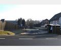Bild: sche
Die bisherige Einfahrt von Greßmühle in die Kreisstraße AS30 wird künftig nur noch ein Fußweg sein. Eine neue Verkehrsanbindung wird im Zuge der Dorferneuerung gebaut.