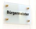 Symbolbild: dpa
Im März 2026 sind Kommunalwahlen in Bayern. Oberpfalz-Medien fragt nach, welche Bürgermeister im Oberviechtacher und Schönseer Land ihr Büro im Rathaus behalten wollen.