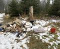 Bild: Polizeiinspektion Naila
Das verschmutzte Waldstück befindet sich in der Nähe eines Waldweges von Straßdorf in Richtung Geroldsgrün.