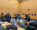 Bild: Wolfgang Würth
Kurze Aufregung vor Prozessbeginn am Dienstag. Einer der beiden Angeklagten protestiert heftig gegen die anwesenden Journalisten, die Fotos und Filmaufnahmen gemacht haben.