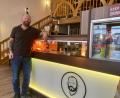 Bild: upl
Sein Gesicht ist zur Marke geworden: Robert Schaarschmidt an der Theke des Roberts.