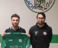 Bild: Izmire/exb
Der Sportliche Leiter der DJK Gebenbach, Erdal Izmire (rechts), zusammen mit Neuzugang Taylan Avci.
