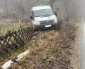 Bild: Polizei Sulzbach-Rosenberg
Der Kleintransporter landet nach der Karambolage im Garten eines Wohnanwesens.