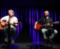 Bild: prh
Das Duo "Graceland" mit Thomas Wacker und Thorsten Gary (von links) begeistern in der Stadthalle mit der Weltmusik von "Simon & Garfunkel".