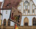 Bild: Wolfgang Steinbacher
Für eine vielfältige Zukunft: Bei der Kundgebung am Marktplatz hieß das Motto am Samstag in Amberg: "Wähl Liebe!"