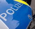 Symbolbild: Peter Kneffel/dpa
Die Polizei sucht nach einem Verkehrsteilnehmer, der in Schwarzenbach ein Auto beschädigt hat.