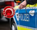 Symbolbild: Jan Woitas/dpa
Einen überladenen Holztransporter stoppte die Polizei bei Heimhof.