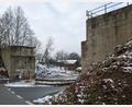 Bild: pz
Die beiden Brückenköpfe der früheren Überführung der Bahnlinie Wiesau–Eger in Hundsbach sollen demnächst abgebaut werden.