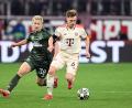 Bild: Sven Hoppe/dpa
Bayerns Joshua Kimmich (rechts) im Duell mit Daizen Maeda von Celtic Glasgow.
