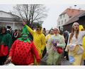 Archivbild: kro
In Mähring ist beim Faschingszug immer etwas los. Hier sorgen die "Obstfrüchtchen" für Stimmung.
