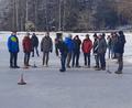 Bild: Konrad Zangl
Das Eis hält – und die Eisstockschützen haben ihren Spaß.