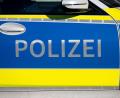 Symbolbild: Sven Hoppe/dpa
Ein Senior soll beim Ausparken mit seinem Auto ein anderes Fahrzeug touchiert haben und danach weiterfahren sein. Nun sucht die Polizei Zeugen des Vorfalls.