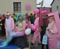 Bild: dob
Barbies und Meerjungfrauen waren beim Faschingszug im vergangenen Jahr dabei. Am 1. März um 14 Uhr gibt's eine Neuauflage des närrischen Treibens.